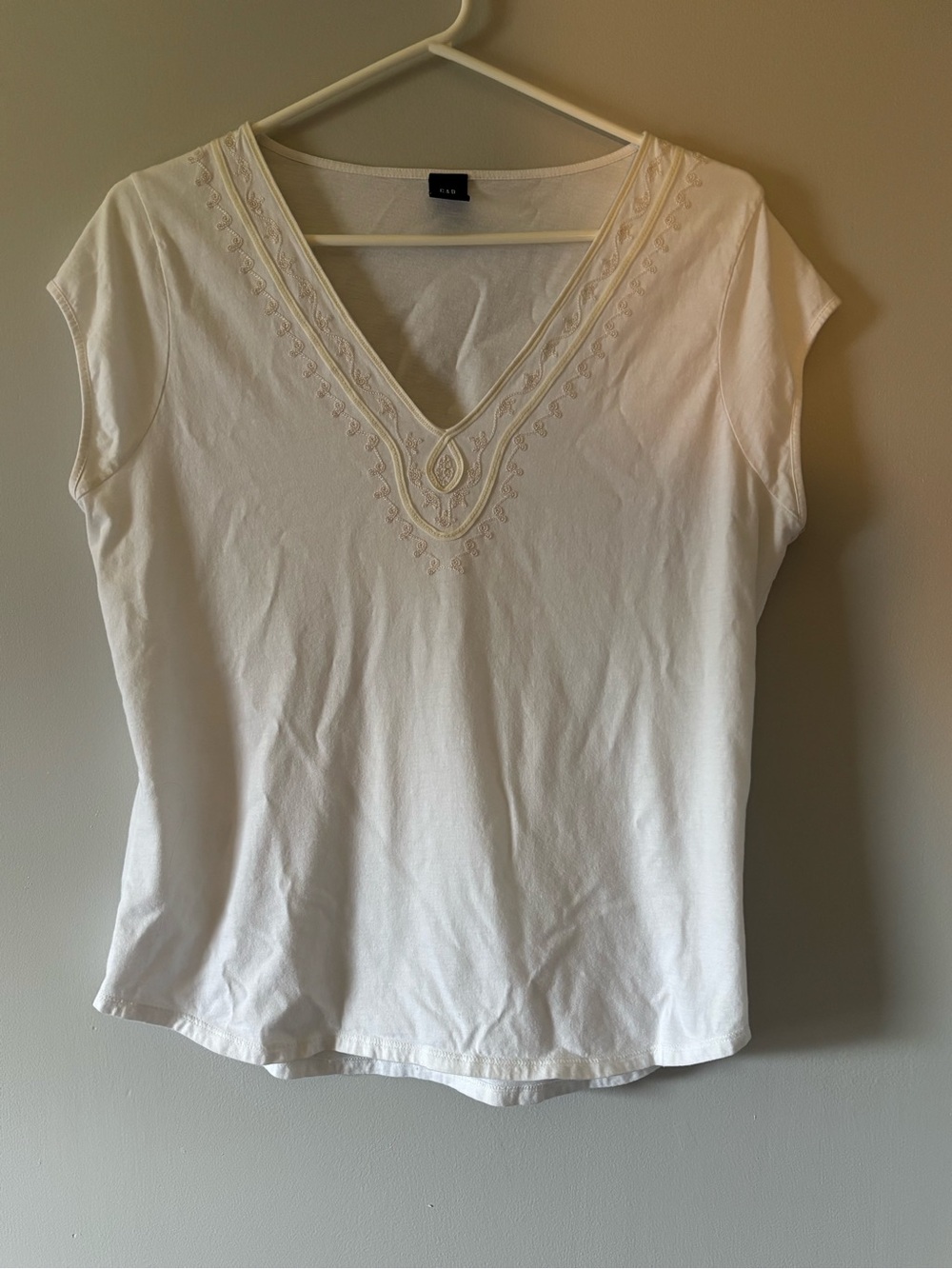 GAP White Embroidered V-Neck Top